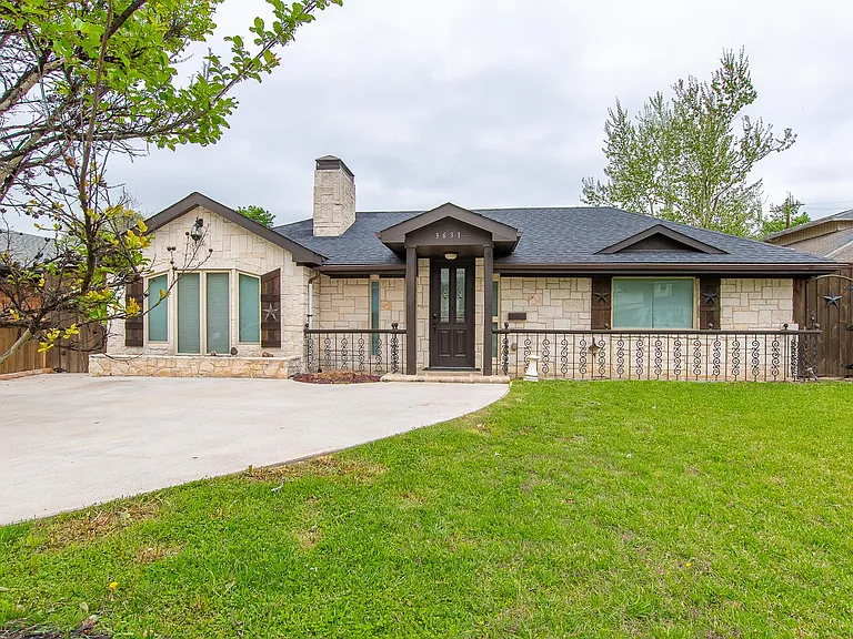 3631 Seguin Dr — Photo 1
