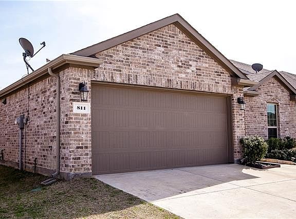 3rd image of 811 Lancashire Ln