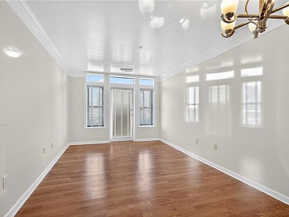 5th image of 3334 Peachtree Rd NE APT 911