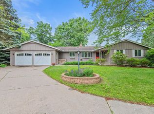 815 Hazel Ct, Mendota Heights, MN 55120