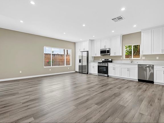 5th image of 7829 Vicky Ave