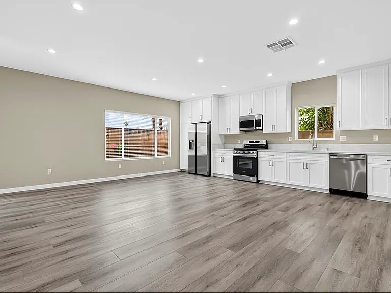 7829 Vicky Ave — Photo 5