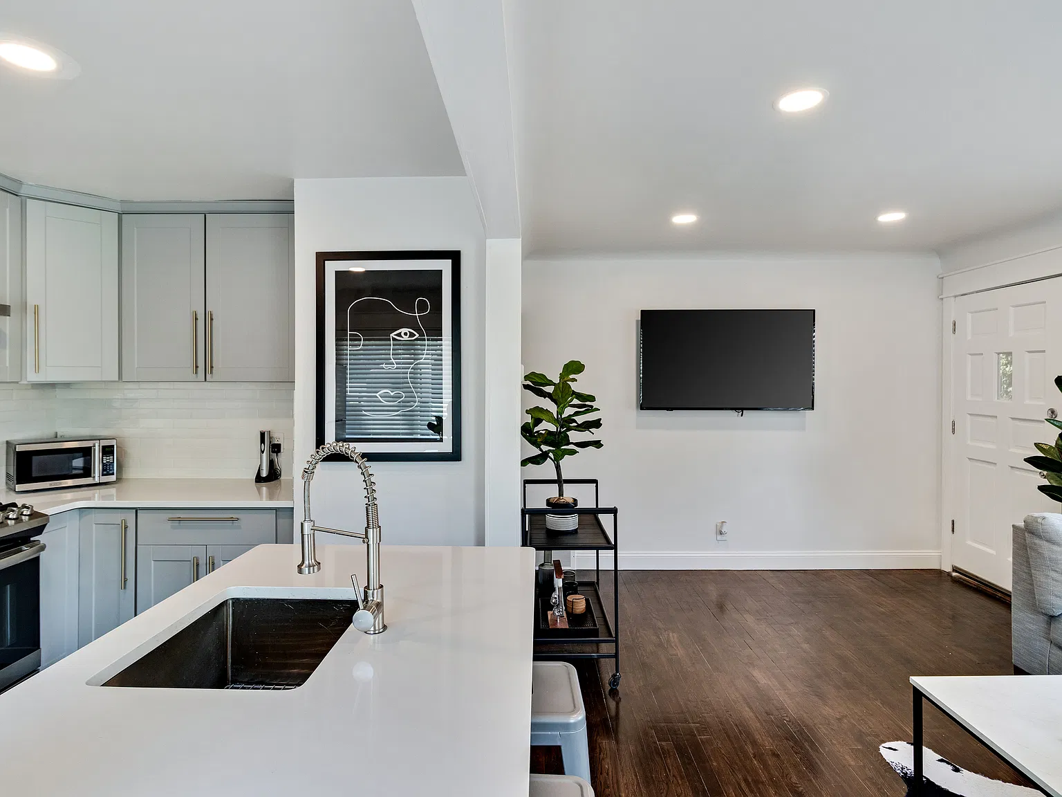 2 bed, 771 sqft, $1,500 — Photo 2