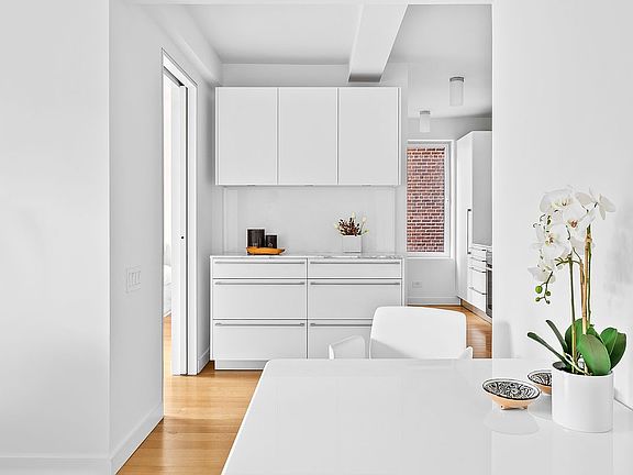 5th image of 40 W 77th St #6D