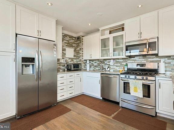 3rd image of 1300 S Arlington Ridge Rd APT 504