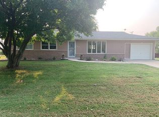 425 Sioux Dr, Ozawkie, KS 66070