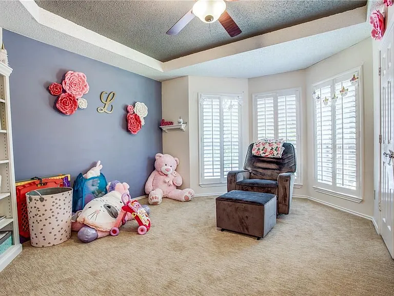 1405 Newbury Ln — Photo 23