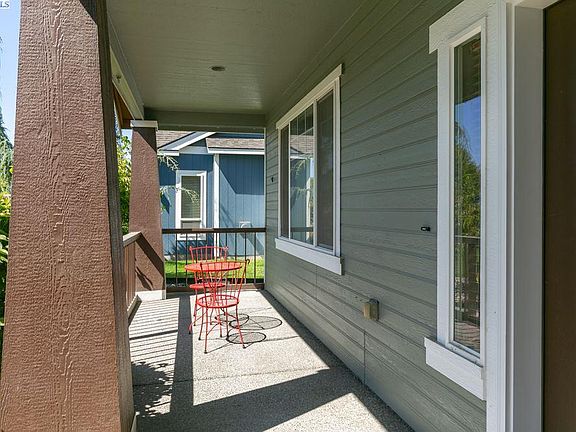 3rd image of 564 Canyon St