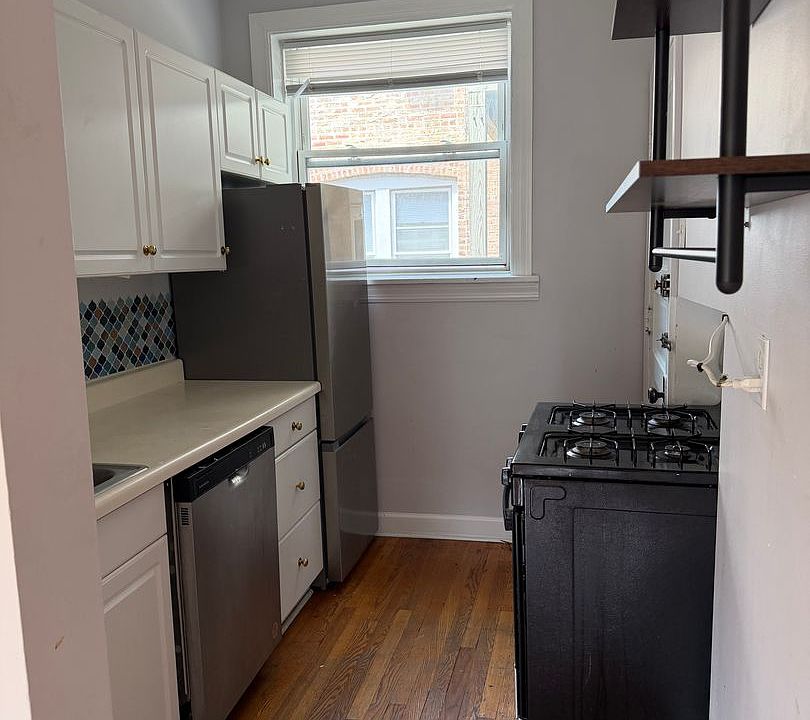 1st image of 1942 W Montrose Ave Suite 1
