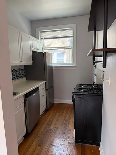 1942 W Montrose Ave #1 Photo 1