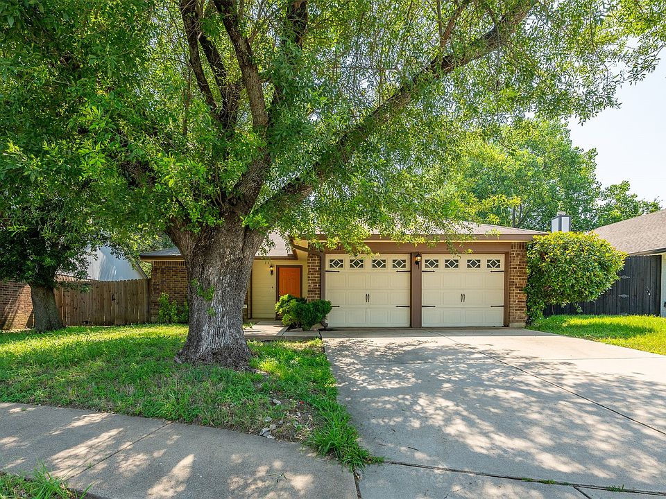 1st image of 221 Caprock Dr