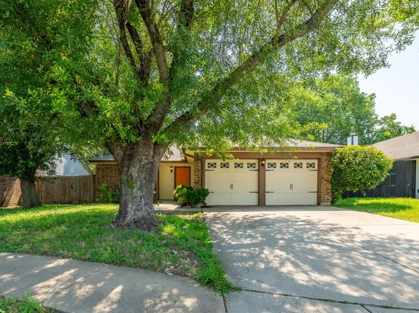 221 Caprock Dr, Arlington, TX 76018