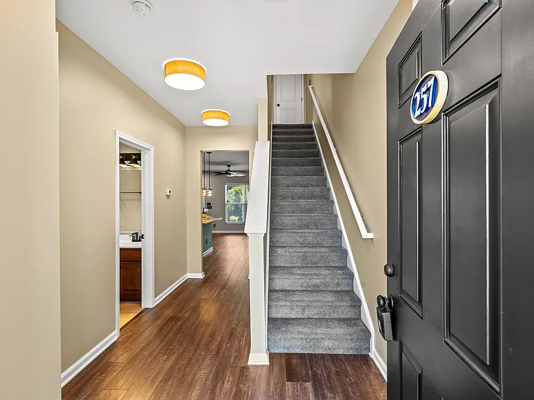 257 Castle Dr — Photo 2
