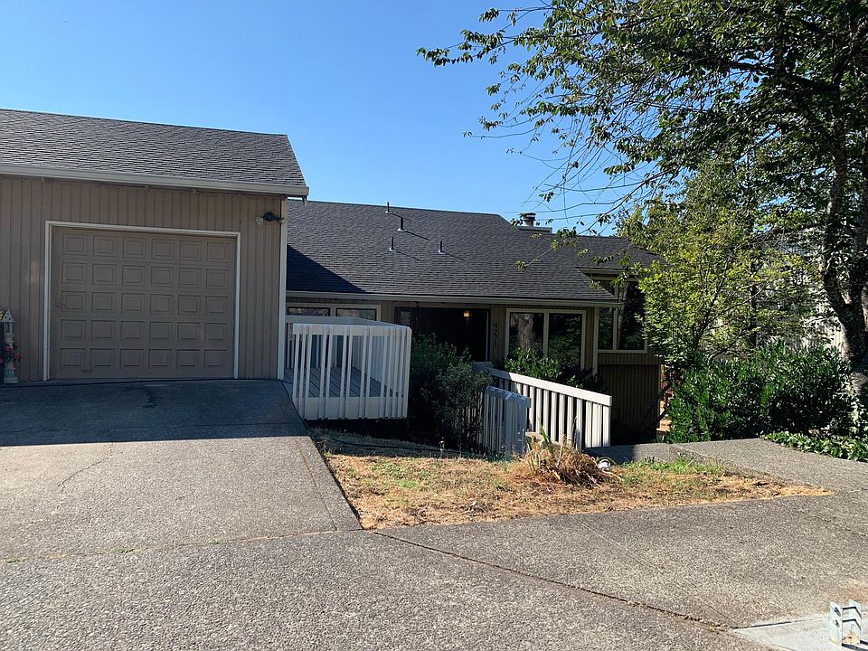 Front garage and entry