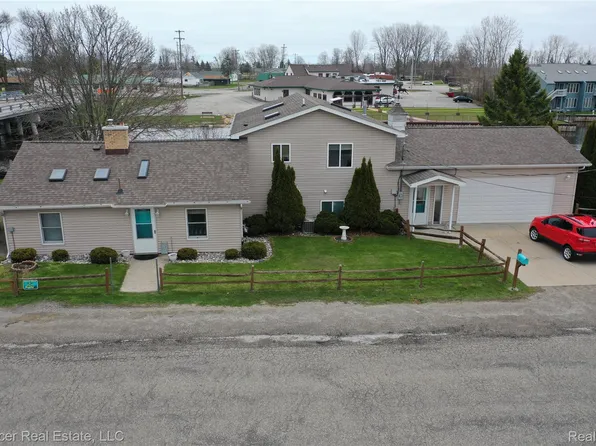 103 Harbor St, Oscoda, MI 48750