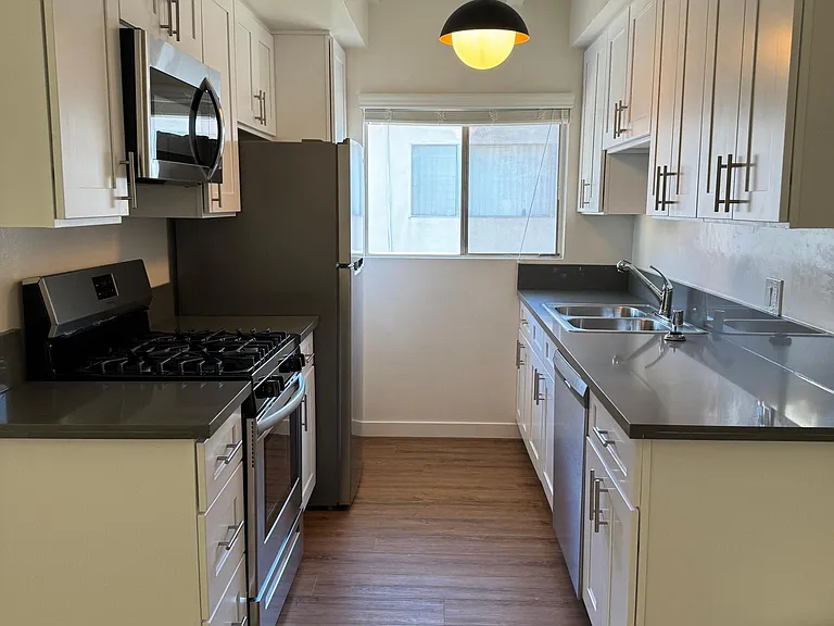 3722 Mentone Ave #8 — Photo 6