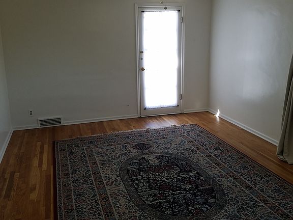 4th image of 1305 E Michigan Ave