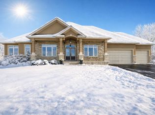 270 W Lake Cir, Ottawa, ON K0A 1L0