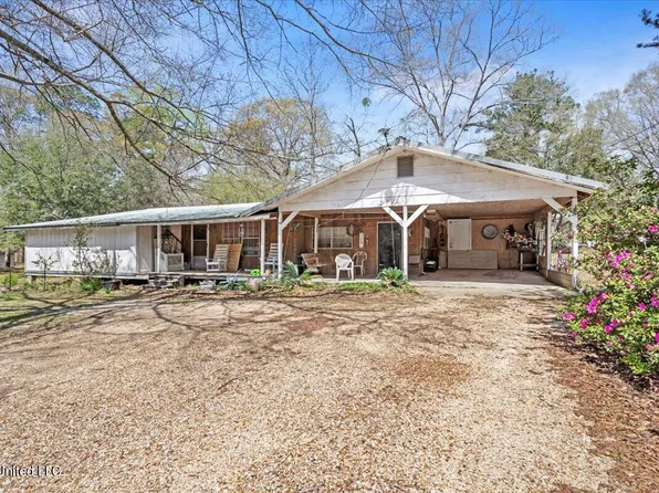 122 Clarence Bonnett Rd, Lucedale, MS 39452