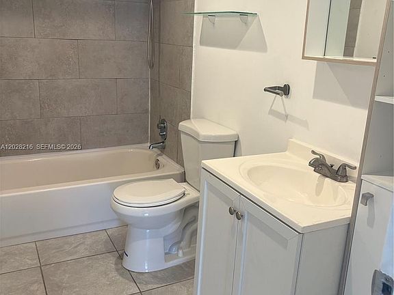 5th image of 2000 NE 135th St APT 208
