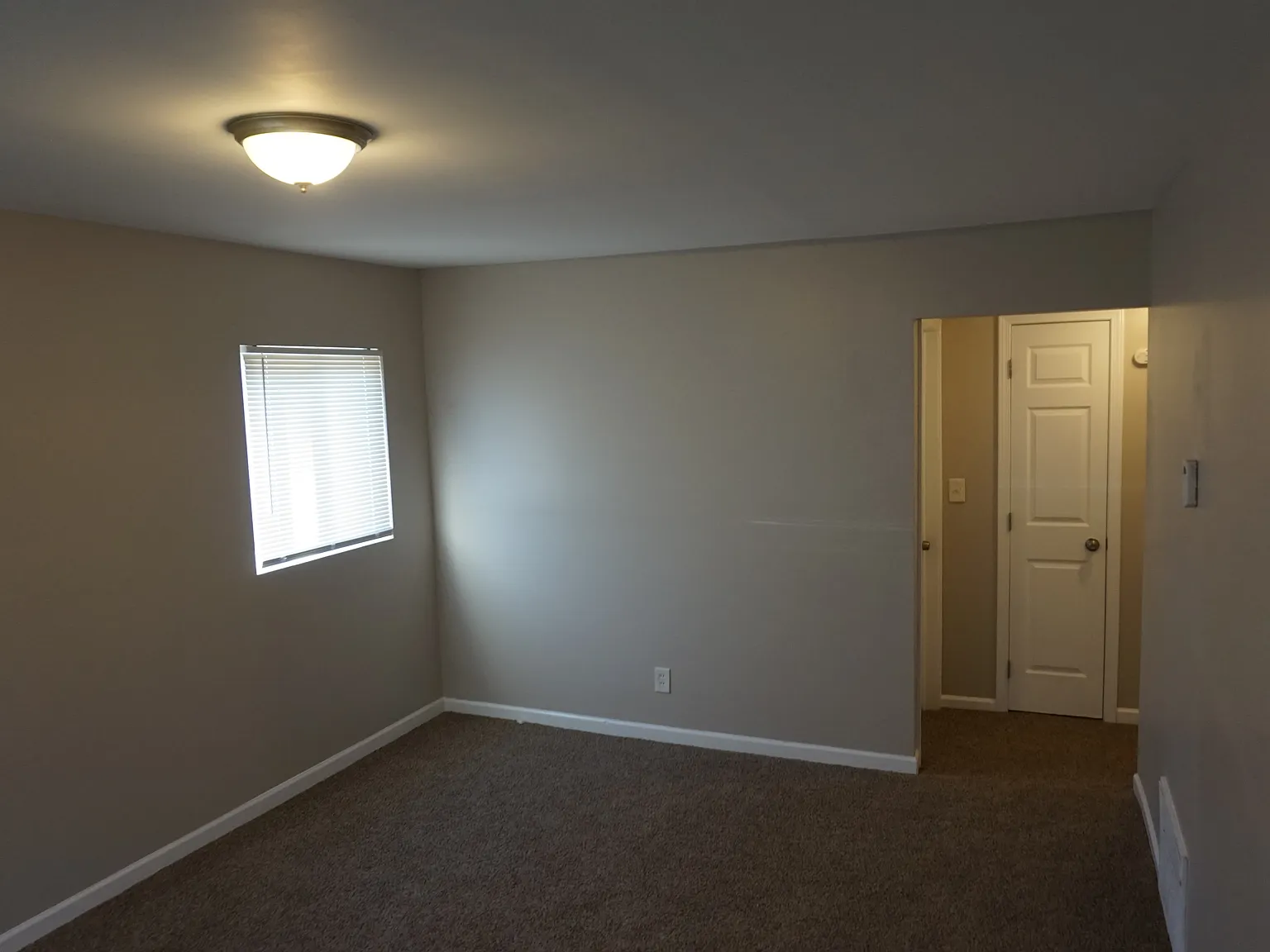 4 bed, 1000 sqft, $1,550 — Photo 4