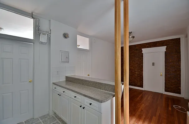 Rented by CITY SKYLINE REALTY INC | media 19