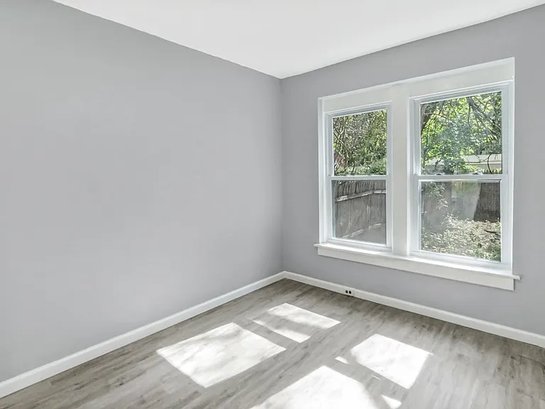 6 Bush Ave — Photo 5