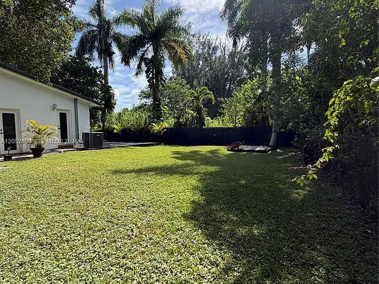 15700 N Miami Ave — Photo 10