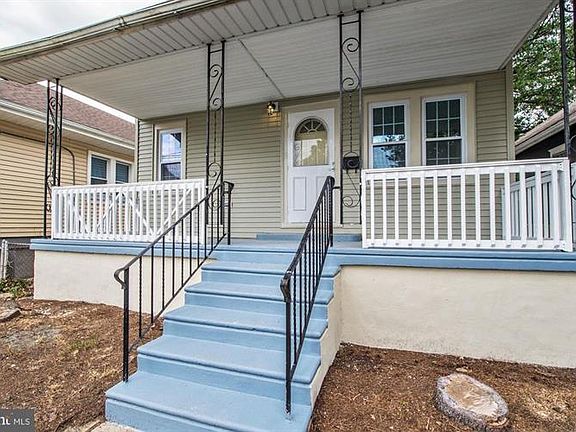 4th image of 1876 42nd St