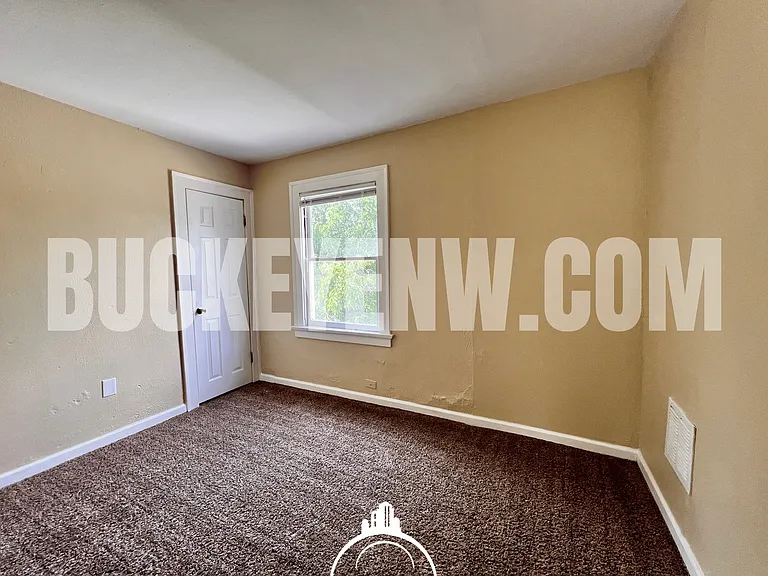 1110 Harding Dr — Photo 9