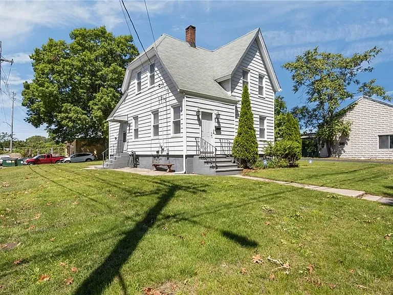 9 Gardner Ave — Photo 32