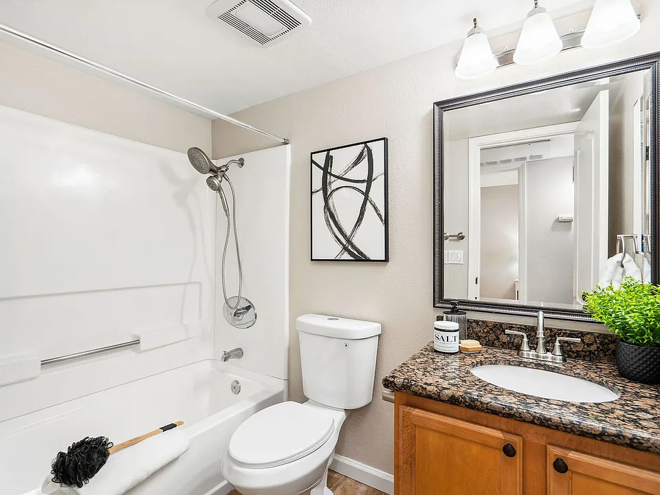 Luxurious bathroom.