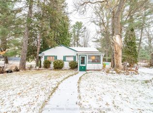 6 Ottawa St, Laurentian Hills, ON K0J1J0