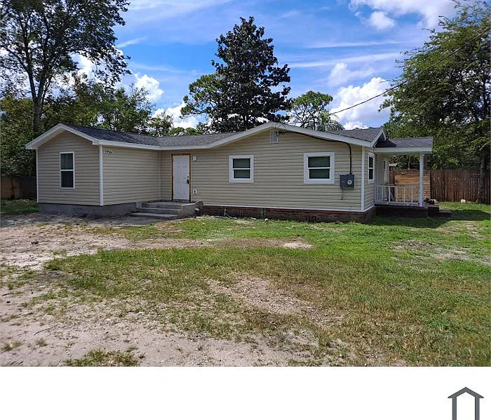 4 bed, 1300 sqft, $1,600 — Photo 2