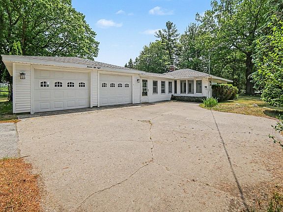 3rd image of 1358 N Lakeshore Dr