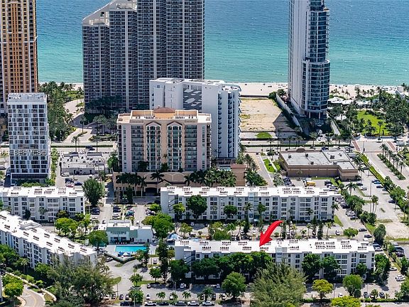 5th image of 17570 Atlantic Blvd APT 318