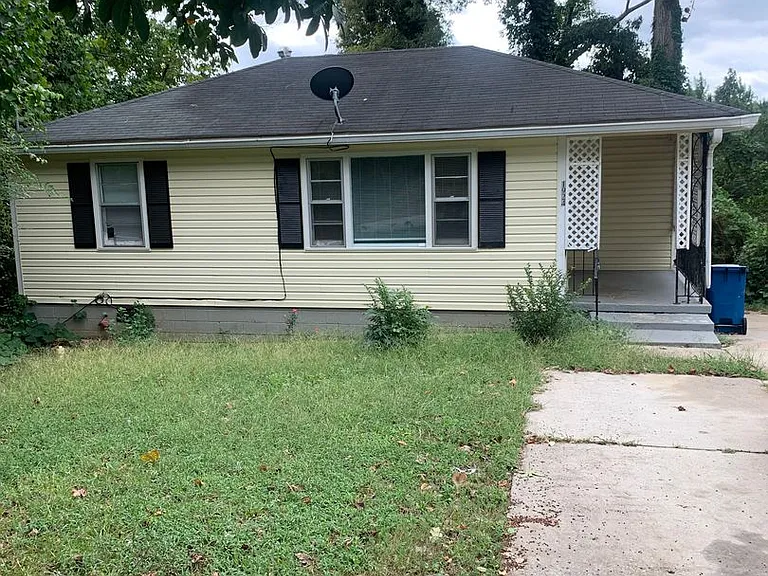 1924 Taylor Ave — Photo 1