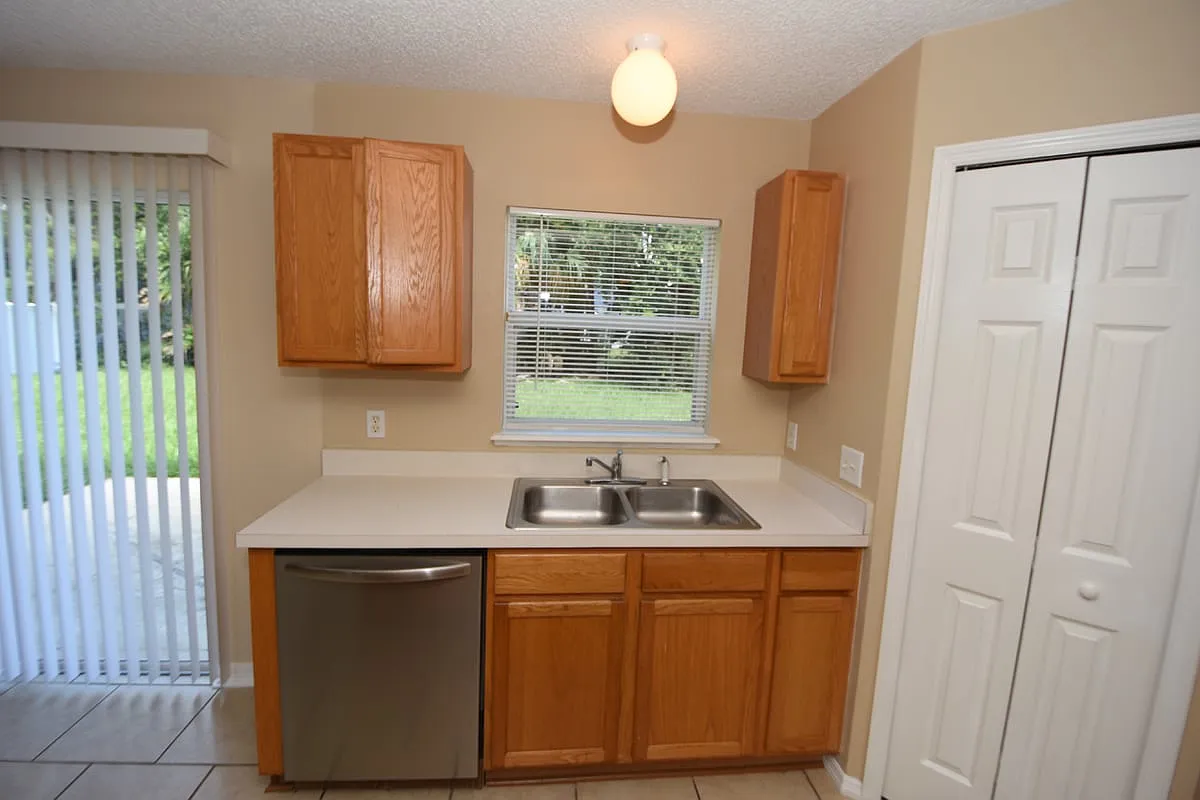 27 Riverdale Ln — Photo 2