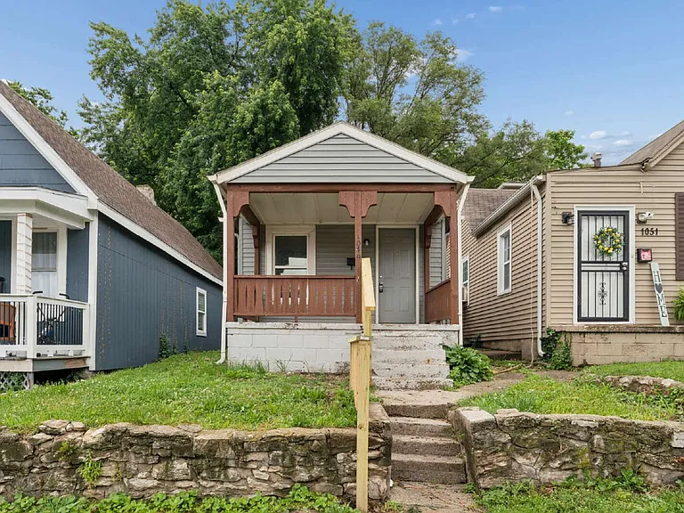 1049 Calvin St — Photo 1