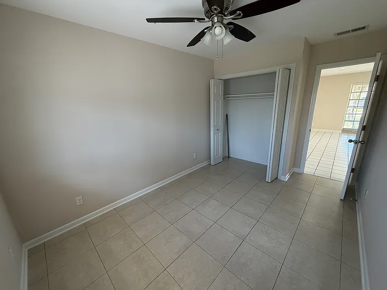 499 W Conference Dr — Photo 14