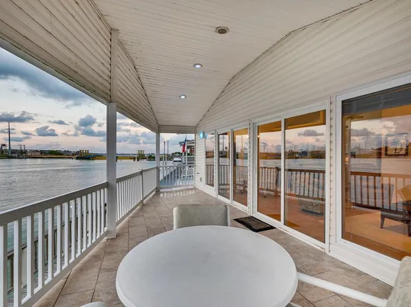 157 E Bonnet Cir, Port Isabel, TX 78578