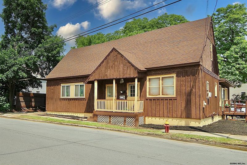3rd image of 231 Forest Avenue