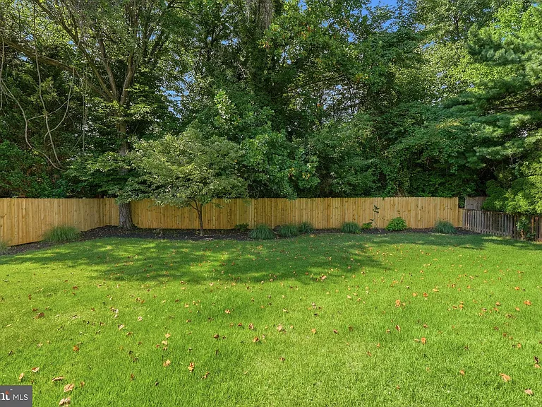 9831 Singleton Dr — Photo 35