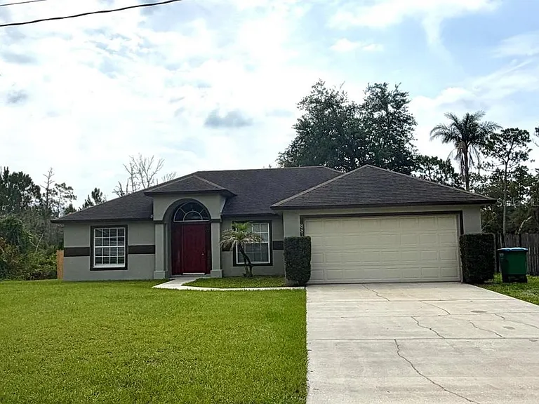 881 Hanford Dr — Photo 2
