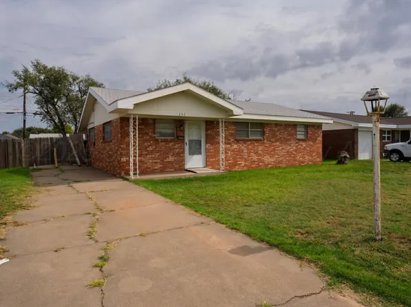 1252 Iris St, Amarillo, TX 79107
