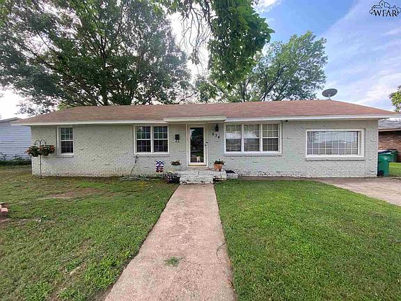 3rd image of 634 Pecan St