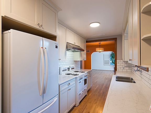 5th image of 8344 Kirkwood Dr