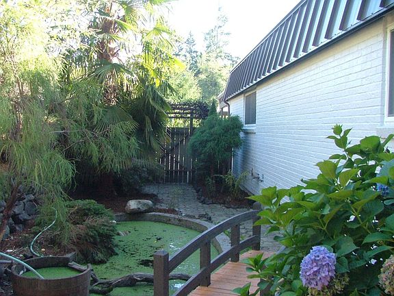 right side yard