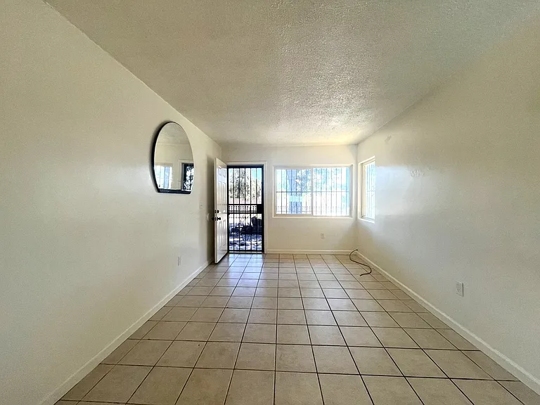 RV T 1594 B&C Sepulveda Ave — Photo 27
