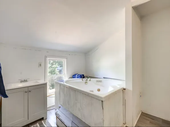 8 W Washington St, Bath, NY 14810